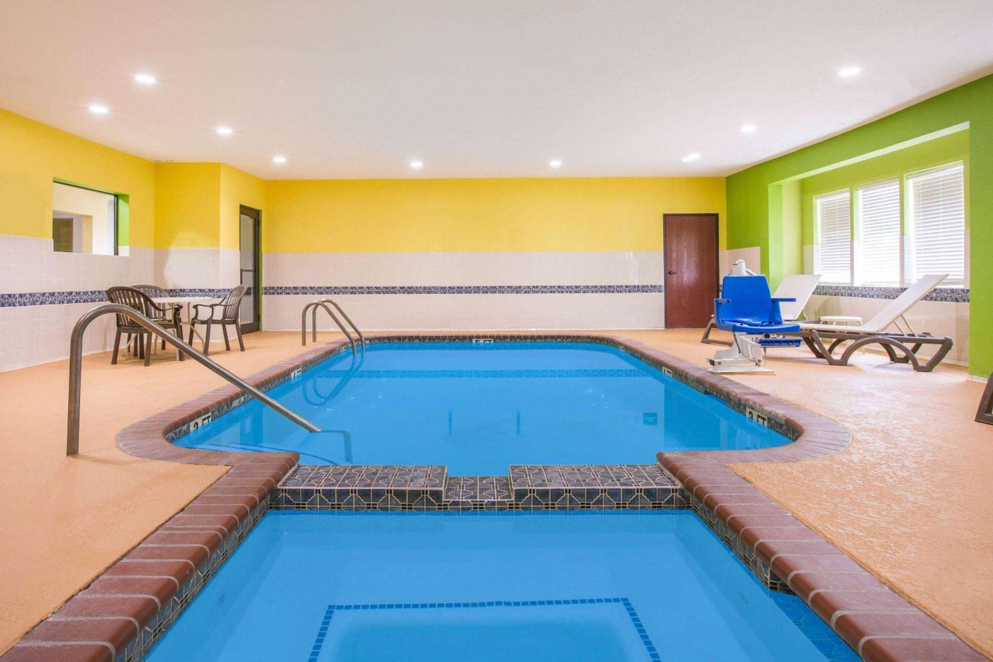 Super 8 By Wyndham Port Arthur/Nederland Area Экстерьер фото